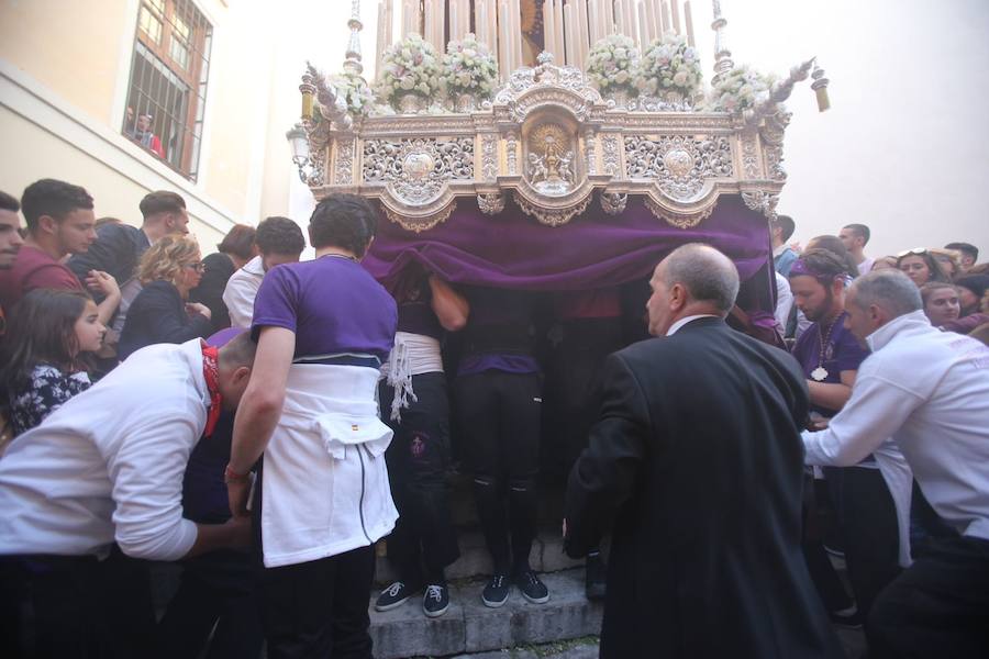 Miles de devotos se agolpan para ver a Nuestro Padre Jesús de la Paciencia y María Santísima de las Penas 