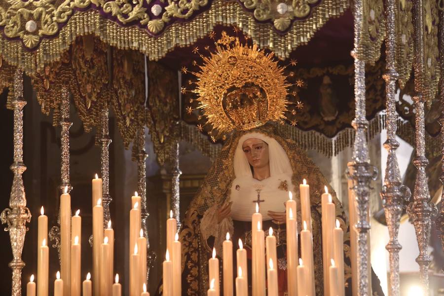 Miles de devotos se agolpan para ver a Nuestro Padre Jesús de la Paciencia y María Santísima de las Penas 