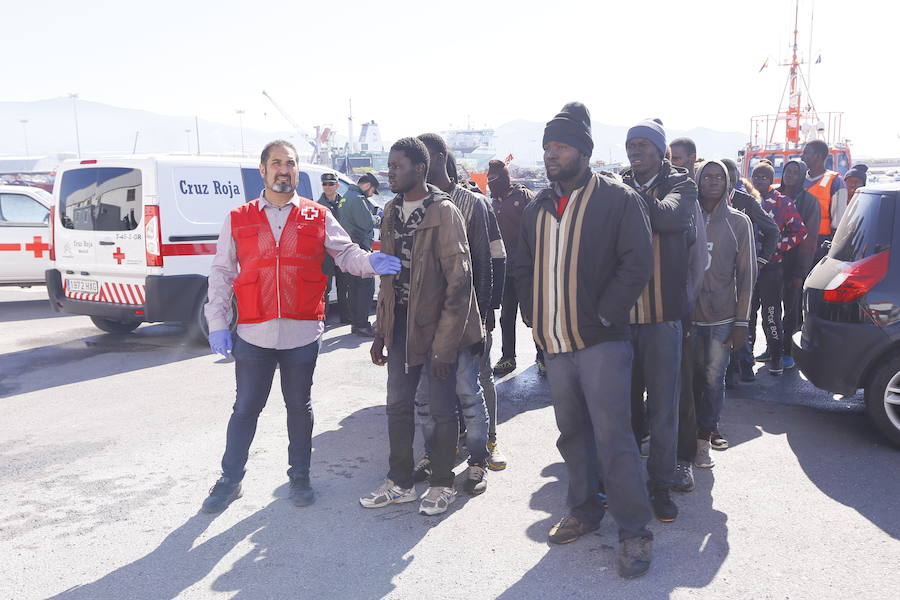 Salvamento Marítimo ha rescatado a 34 personas que viajaban en una patera.