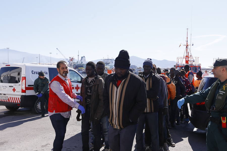 Salvamento Marítimo ha rescatado a 34 personas que viajaban en una patera.