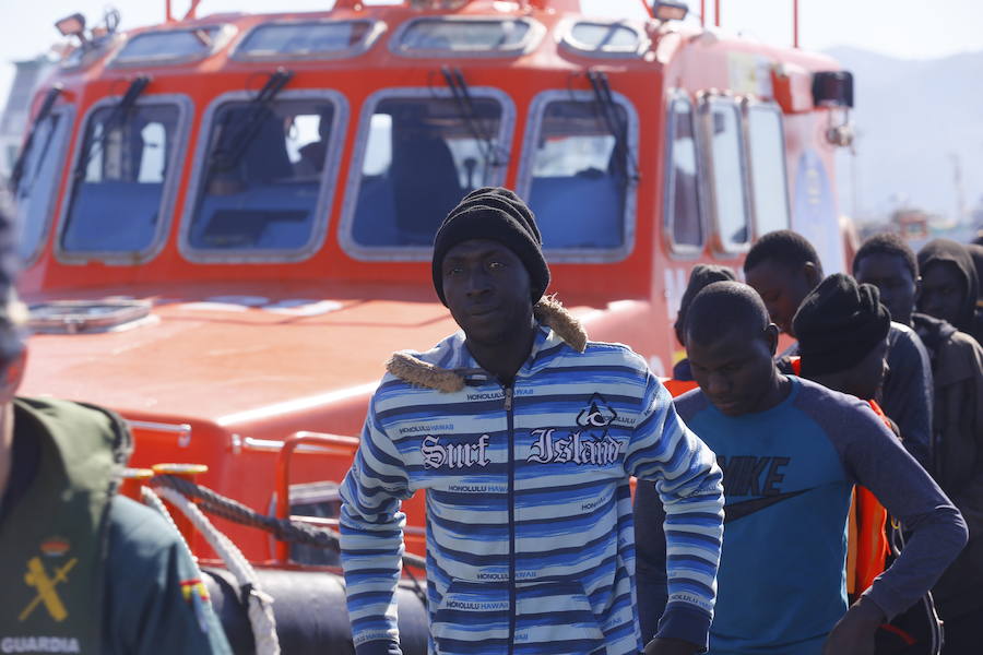 Salvamento Marítimo ha rescatado a 34 personas que viajaban en una patera.