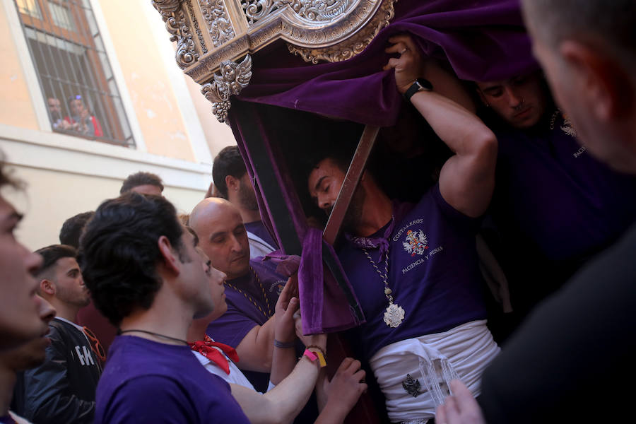 Miles de devotos se agolpan para ver a Nuestro Padre Jesús de la Paciencia y María Santísima de las Penas 