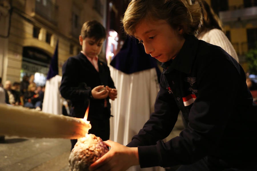 El blanco y el morado rinden tributo a Nuestro Padre Jesús de las Tres Caídas y Nuestra Señora del Rosario