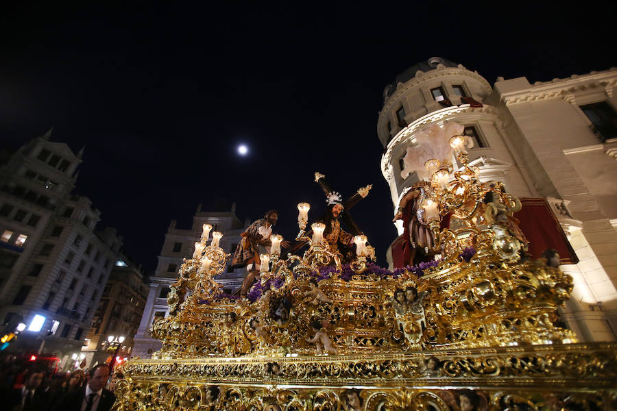 El blanco y el morado rinden tributo a Nuestro Padre Jesús de las Tres Caídas y Nuestra Señora del Rosario