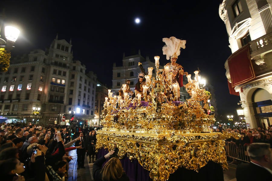 El blanco y el morado rinden tributo a Nuestro Padre Jesús de las Tres Caídas y Nuestra Señora del Rosario