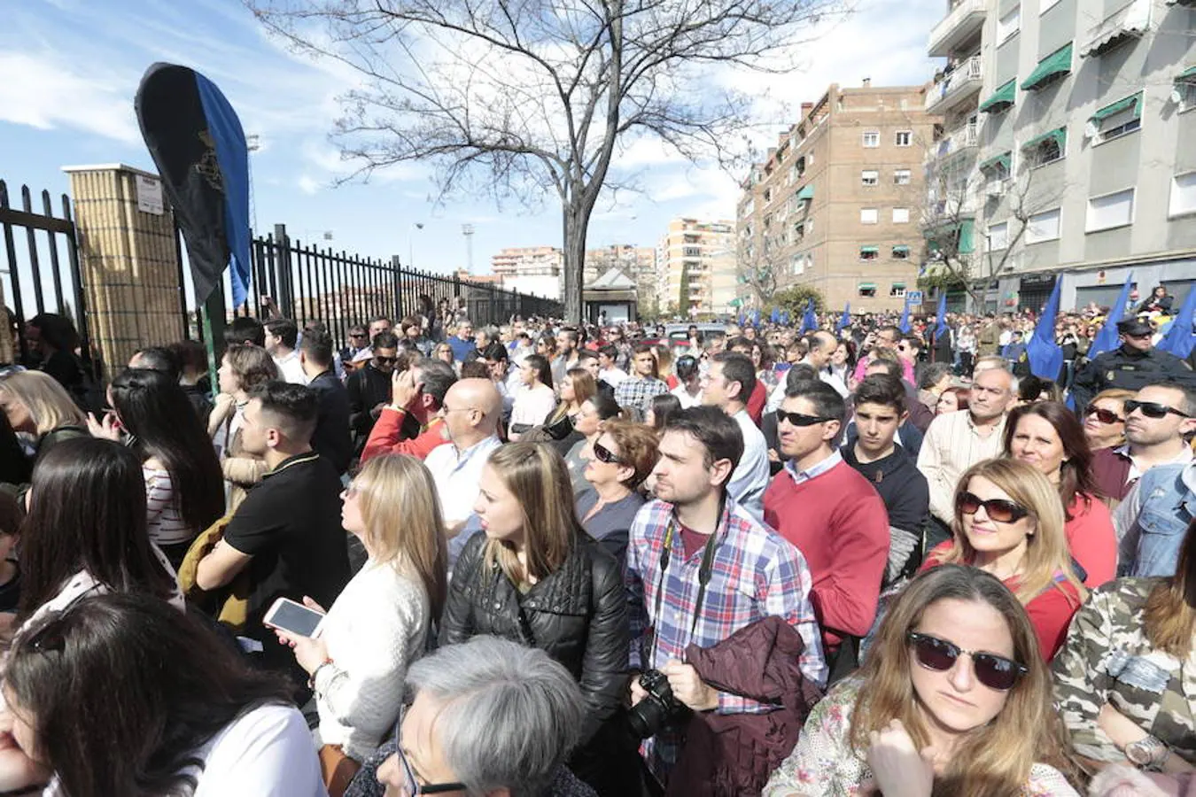 La Real Cofradía de Penitencia del Santísimo Cristo de la Redención y Nuestra Señora de la Salud recorre el Zaidín entre vítores 