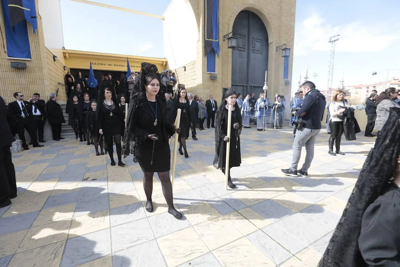 La Real Cofradía de Penitencia del Santísimo Cristo de la Redención y Nuestra Señora de la Salud recorre el Zaidín entre vítores 