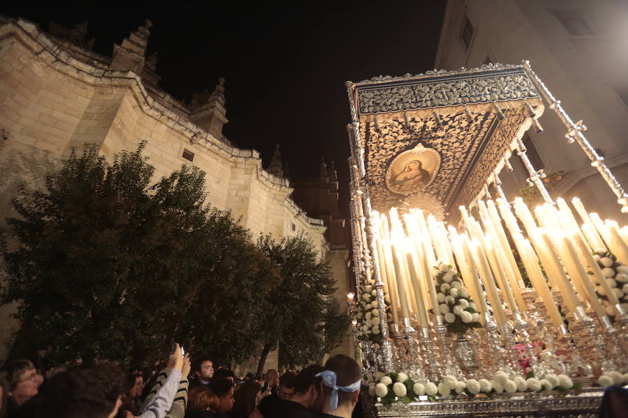 Cinco cofradías hacen hoy su recorrido por Granada. Sin duda, el Albaicín será el protagonista con La Concha, Aurora, Estrella y El Silencio 