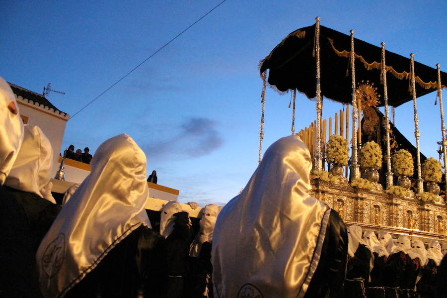 Con un aumento considerable de horquilleros este año comenzaba su estación de penitencia la Cofradía de la Virgen de los Dolores