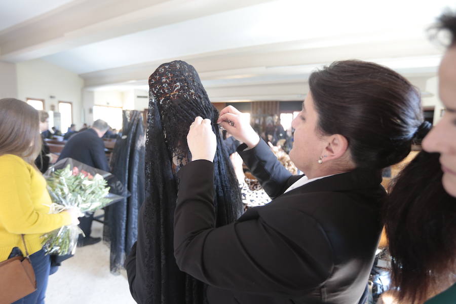 La Real Cofradía de Penitencia del Santísimo Cristo de la Redención y Nuestra Señora de la Salud recorre el Zaidín entre vítores 