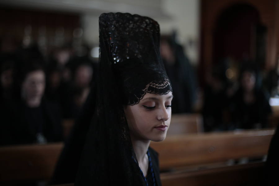 La Real Cofradía de Penitencia del Santísimo Cristo de la Redención y Nuestra Señora de la Salud recorre el Zaidín entre vítores 