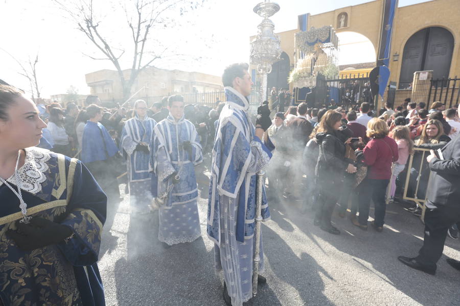 La Real Cofradía de Penitencia del Santísimo Cristo de la Redención y Nuestra Señora de la Salud recorre el Zaidín entre vítores 