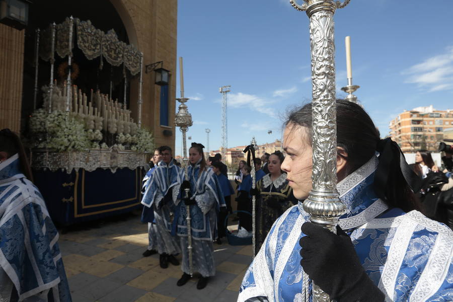 La Real Cofradía de Penitencia del Santísimo Cristo de la Redención y Nuestra Señora de la Salud recorre el Zaidín entre vítores 