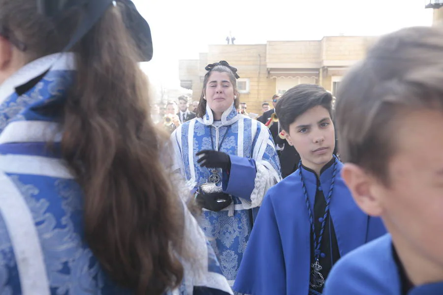 La Real Cofradía de Penitencia del Santísimo Cristo de la Redención y Nuestra Señora de la Salud recorre el Zaidín entre vítores 