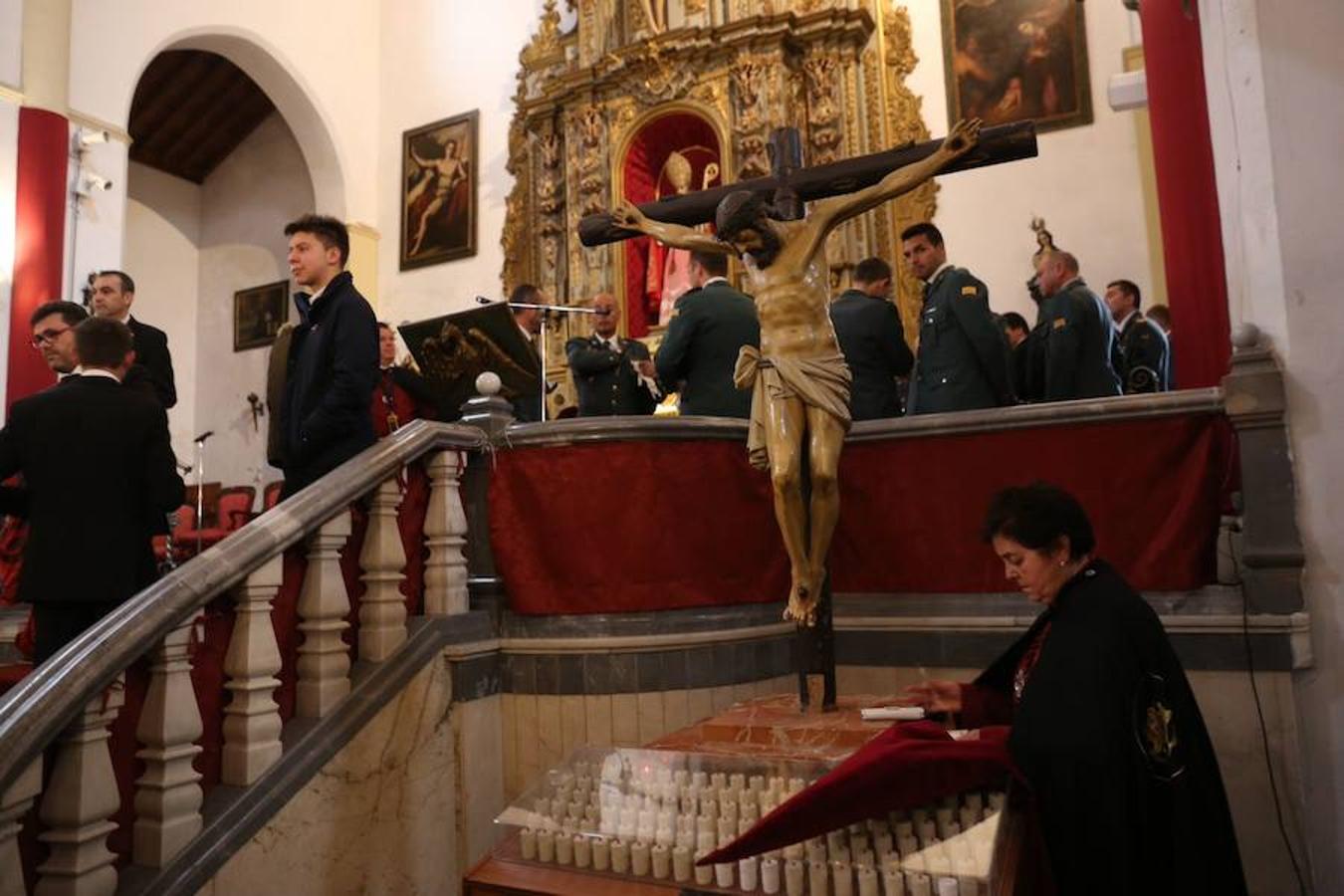 Estrenan guión de la juventud, (diseñado por Martínez Hurtado), el enriquecimiento de la faldilla de la cruz parroquial (trabajo del taller de bordado de la cofradía), remate del guión de la hermandad, (que representa el monumento del Señor de los Favores del Campo del Príncipe) y restauración de piezas de orfebrería. 