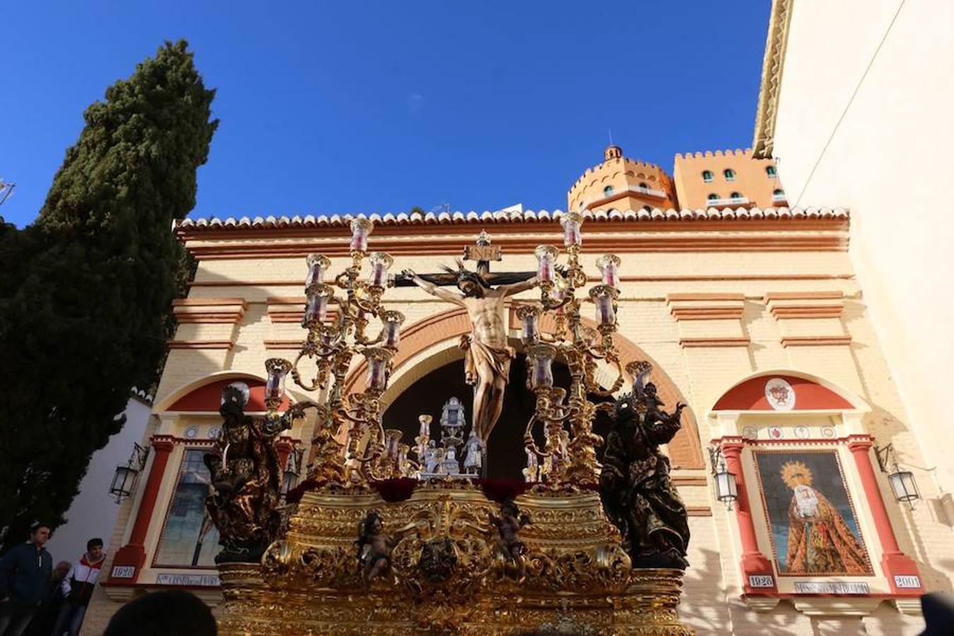 Estrenan guión de la juventud, (diseñado por Martínez Hurtado), el enriquecimiento de la faldilla de la cruz parroquial (trabajo del taller de bordado de la cofradía), remate del guión de la hermandad, (que representa el monumento del Señor de los Favores del Campo del Príncipe) y restauración de piezas de orfebrería. 