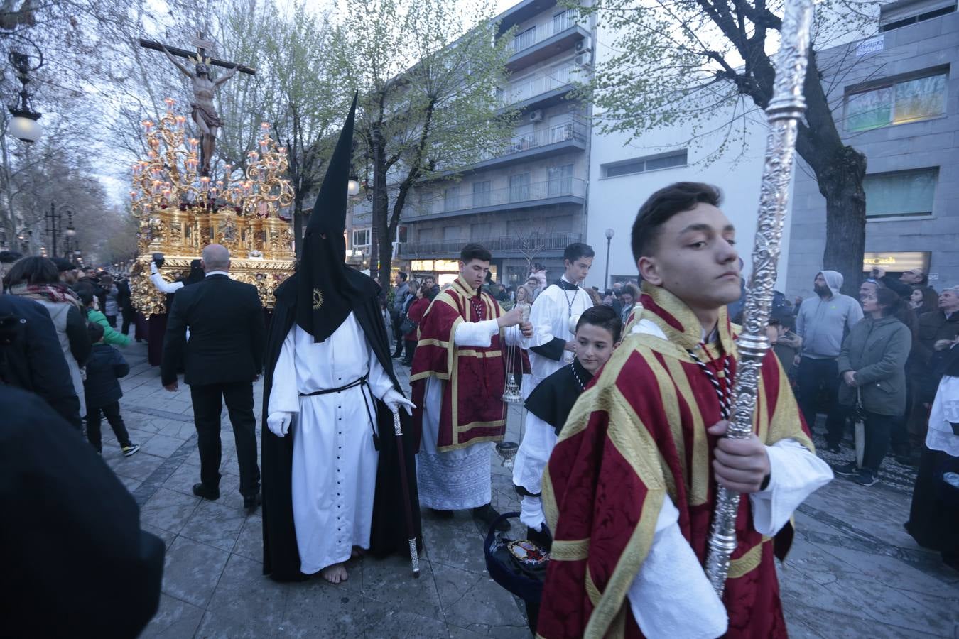 La cofradía del templo de San José de Calasanz estrena nuevo llamador para el paso de Cristo, realizado por Alberto Quiros, así como otro nuevo llamador para el paso de palio, una nueva parihuela en madera para el paso de Cristo y corona de espinas para el Señor, realizada por Antonio Hernández.