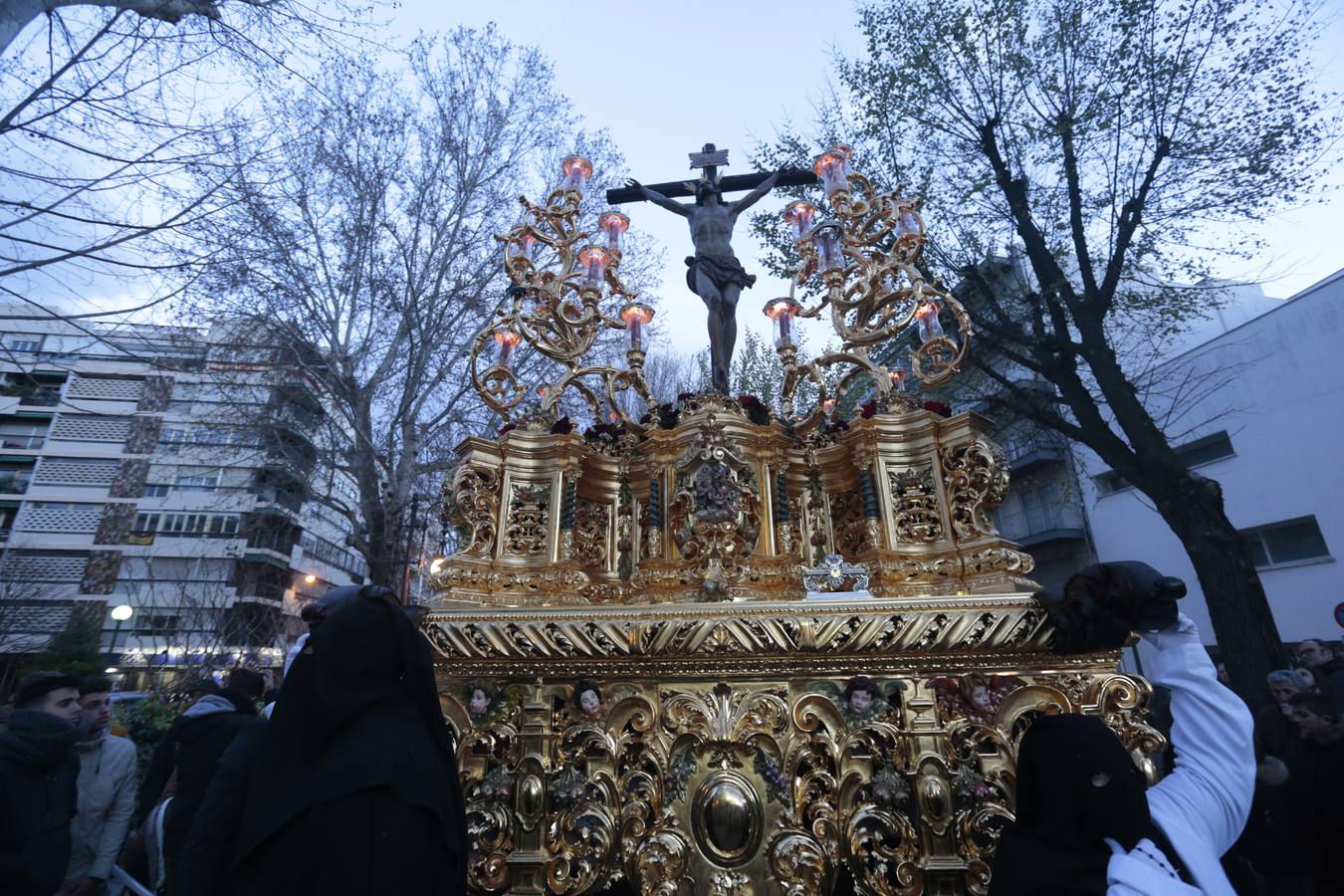 La cofradía del templo de San José de Calasanz estrena nuevo llamador para el paso de Cristo, realizado por Alberto Quiros, así como otro nuevo llamador para el paso de palio, una nueva parihuela en madera para el paso de Cristo y corona de espinas para el Señor, realizada por Antonio Hernández.