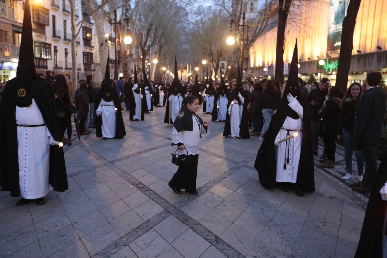 La cofradía del templo de San José de Calasanz estrena nuevo llamador para el paso de Cristo, realizado por Alberto Quiros, así como otro nuevo llamador para el paso de palio, una nueva parihuela en madera para el paso de Cristo y corona de espinas para el Señor, realizada por Antonio Hernández.