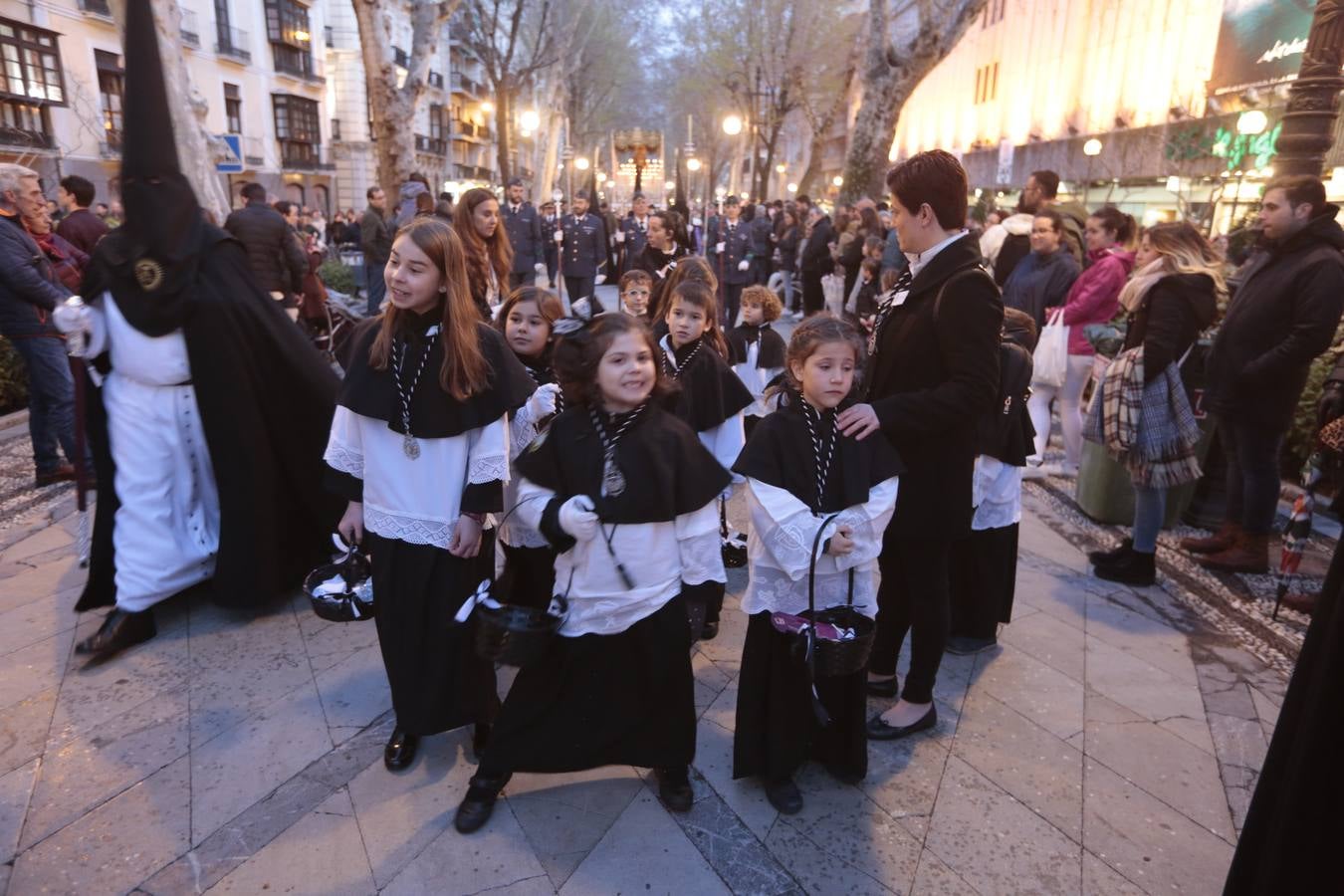 La cofradía del templo de San José de Calasanz estrena nuevo llamador para el paso de Cristo, realizado por Alberto Quiros, así como otro nuevo llamador para el paso de palio, una nueva parihuela en madera para el paso de Cristo y corona de espinas para el Señor, realizada por Antonio Hernández.