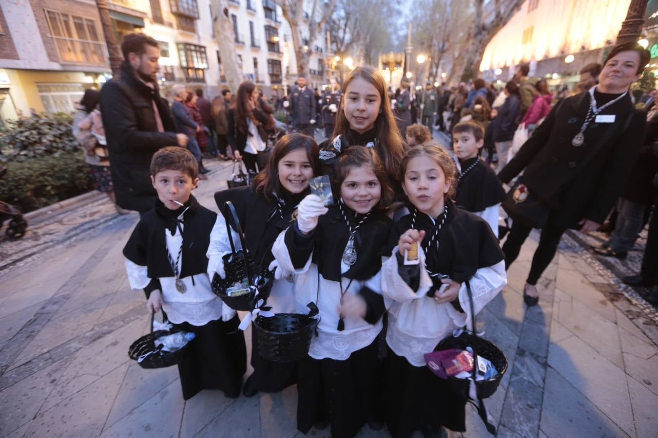 La cofradía del templo de San José de Calasanz estrena nuevo llamador para el paso de Cristo, realizado por Alberto Quiros, así como otro nuevo llamador para el paso de palio, una nueva parihuela en madera para el paso de Cristo y corona de espinas para el Señor, realizada por Antonio Hernández.