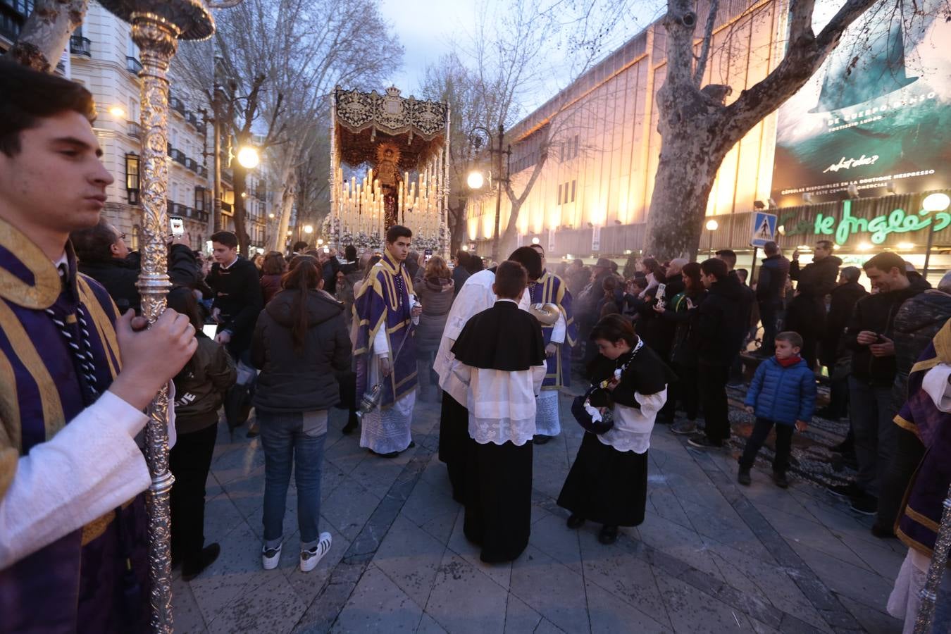 La cofradía del templo de San José de Calasanz estrena nuevo llamador para el paso de Cristo, realizado por Alberto Quiros, así como otro nuevo llamador para el paso de palio, una nueva parihuela en madera para el paso de Cristo y corona de espinas para el Señor, realizada por Antonio Hernández.