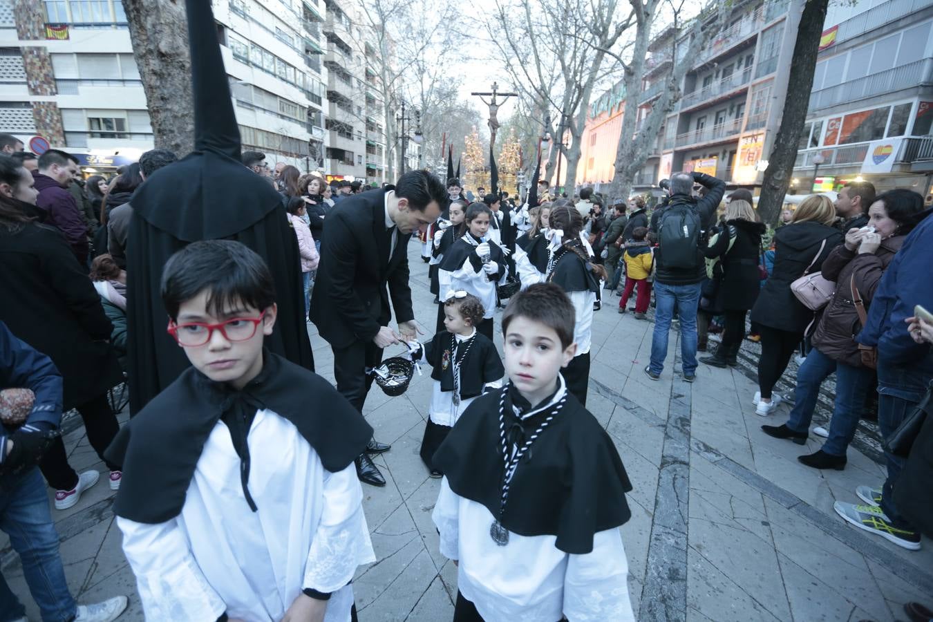 La cofradía del templo de San José de Calasanz estrena nuevo llamador para el paso de Cristo, realizado por Alberto Quiros, así como otro nuevo llamador para el paso de palio, una nueva parihuela en madera para el paso de Cristo y corona de espinas para el Señor, realizada por Antonio Hernández.