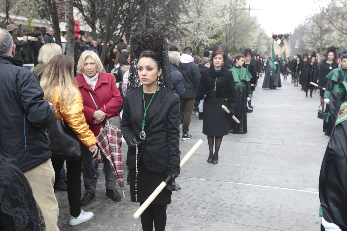 Este Viernes Santo ha vuelto la Legión a Granada. El Cristo de la Buena Muerte ha salido a las calles escoltado por una Escuadra de Gastadores de La Legión. En concreto, las unidades que se han desplazado hasta Granada pertenecen a la Brigada Rey Alfonso XIII II de la Legión con sede en Viator (Almería)