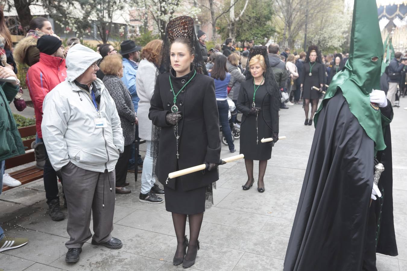 Este Viernes Santo ha vuelto la Legión a Granada. El Cristo de la Buena Muerte ha salido a las calles escoltado por una Escuadra de Gastadores de La Legión. En concreto, las unidades que se han desplazado hasta Granada pertenecen a la Brigada Rey Alfonso XIII II de la Legión con sede en Viator (Almería)