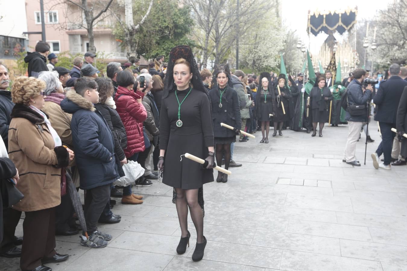 Este Viernes Santo ha vuelto la Legión a Granada. El Cristo de la Buena Muerte ha salido a las calles escoltado por una Escuadra de Gastadores de La Legión. En concreto, las unidades que se han desplazado hasta Granada pertenecen a la Brigada Rey Alfonso XIII II de la Legión con sede en Viator (Almería)