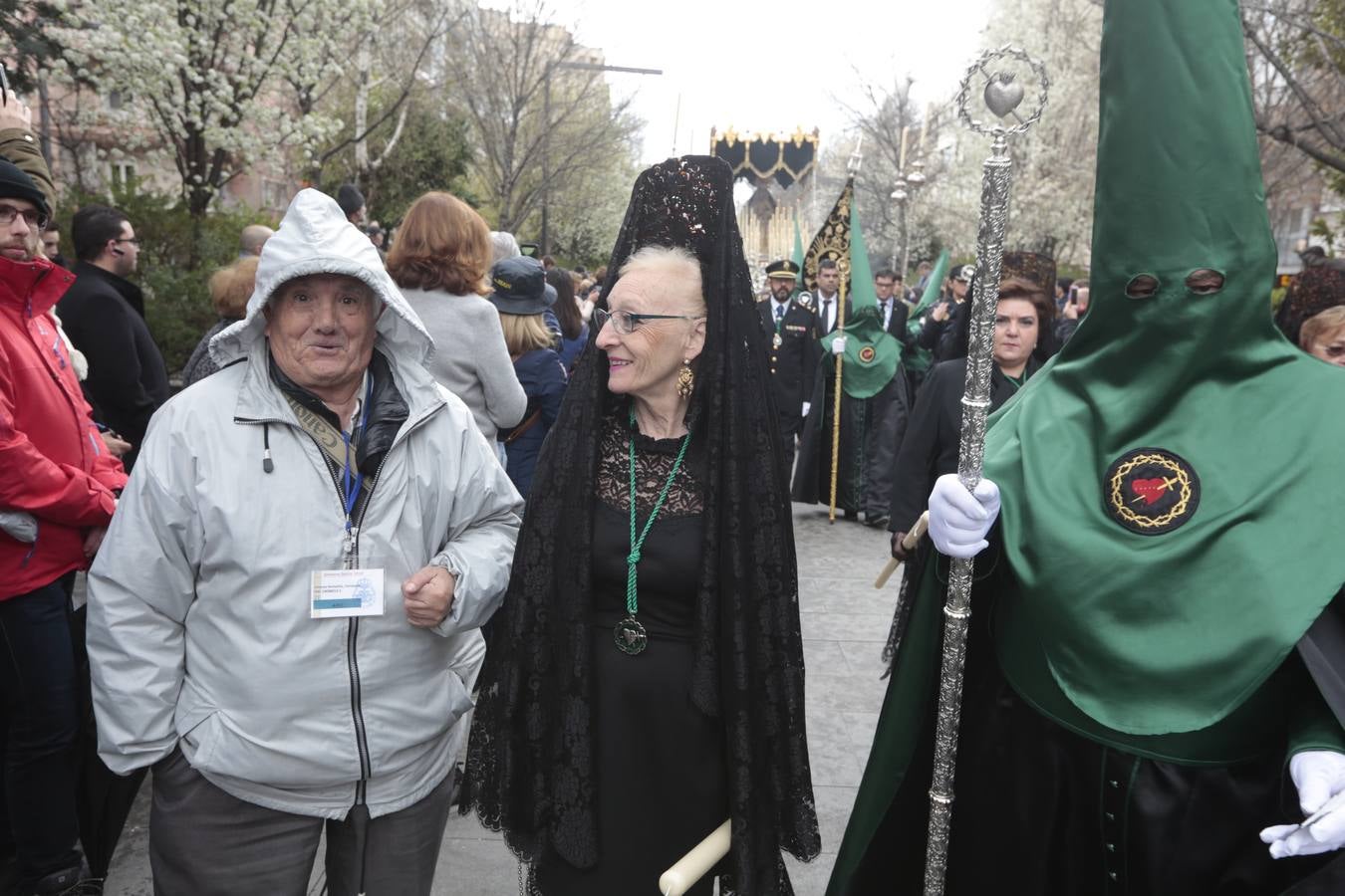 Este Viernes Santo ha vuelto la Legión a Granada. El Cristo de la Buena Muerte ha salido a las calles escoltado por una Escuadra de Gastadores de La Legión. En concreto, las unidades que se han desplazado hasta Granada pertenecen a la Brigada Rey Alfonso XIII II de la Legión con sede en Viator (Almería)