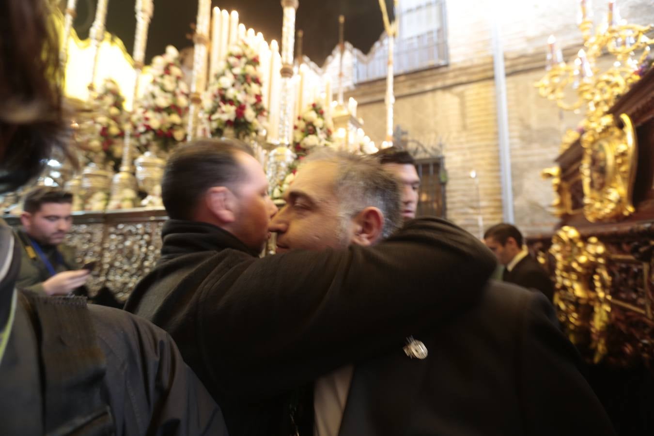 Este Viernes Santo ha vuelto la Legión a Granada. El Cristo de la Buena Muerte ha salido a las calles escoltado por una Escuadra de Gastadores de La Legión. En concreto, las unidades que se han desplazado hasta Granada pertenecen a la Brigada Rey Alfonso XIII II de la Legión con sede en Viator (Almería)