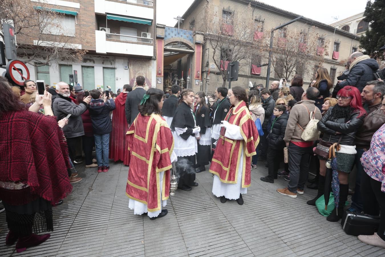 Este Viernes Santo ha vuelto la Legión a Granada. El Cristo de la Buena Muerte ha salido a las calles escoltado por una Escuadra de Gastadores de La Legión. En concreto, las unidades que se han desplazado hasta Granada pertenecen a la Brigada Rey Alfonso XIII II de la Legión con sede en Viator (Almería)