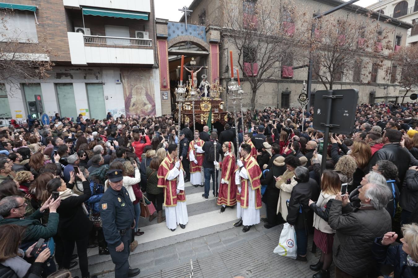 Este Viernes Santo ha vuelto la Legión a Granada. El Cristo de la Buena Muerte ha salido a las calles escoltado por una Escuadra de Gastadores de La Legión. En concreto, las unidades que se han desplazado hasta Granada pertenecen a la Brigada Rey Alfonso XIII II de la Legión con sede en Viator (Almería)