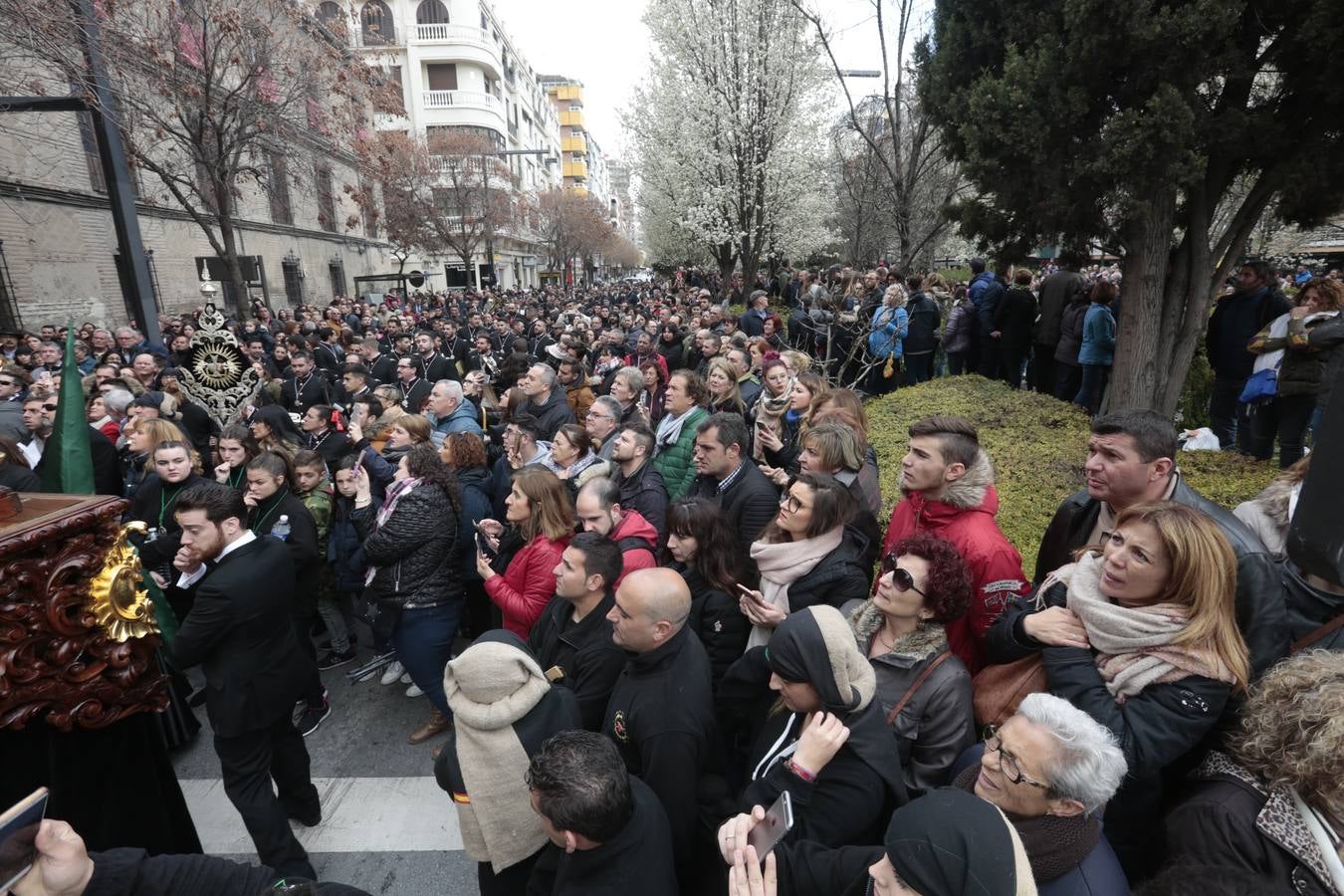 Este Viernes Santo ha vuelto la Legión a Granada. El Cristo de la Buena Muerte ha salido a las calles escoltado por una Escuadra de Gastadores de La Legión. En concreto, las unidades que se han desplazado hasta Granada pertenecen a la Brigada Rey Alfonso XIII II de la Legión con sede en Viator (Almería)