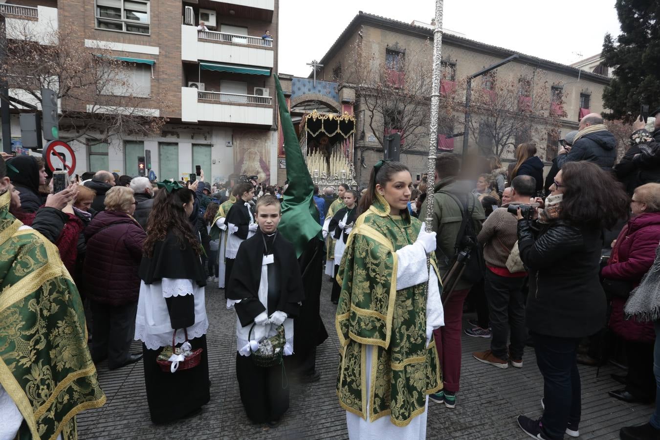 Este Viernes Santo ha vuelto la Legión a Granada. El Cristo de la Buena Muerte ha salido a las calles escoltado por una Escuadra de Gastadores de La Legión. En concreto, las unidades que se han desplazado hasta Granada pertenecen a la Brigada Rey Alfonso XIII II de la Legión con sede en Viator (Almería)