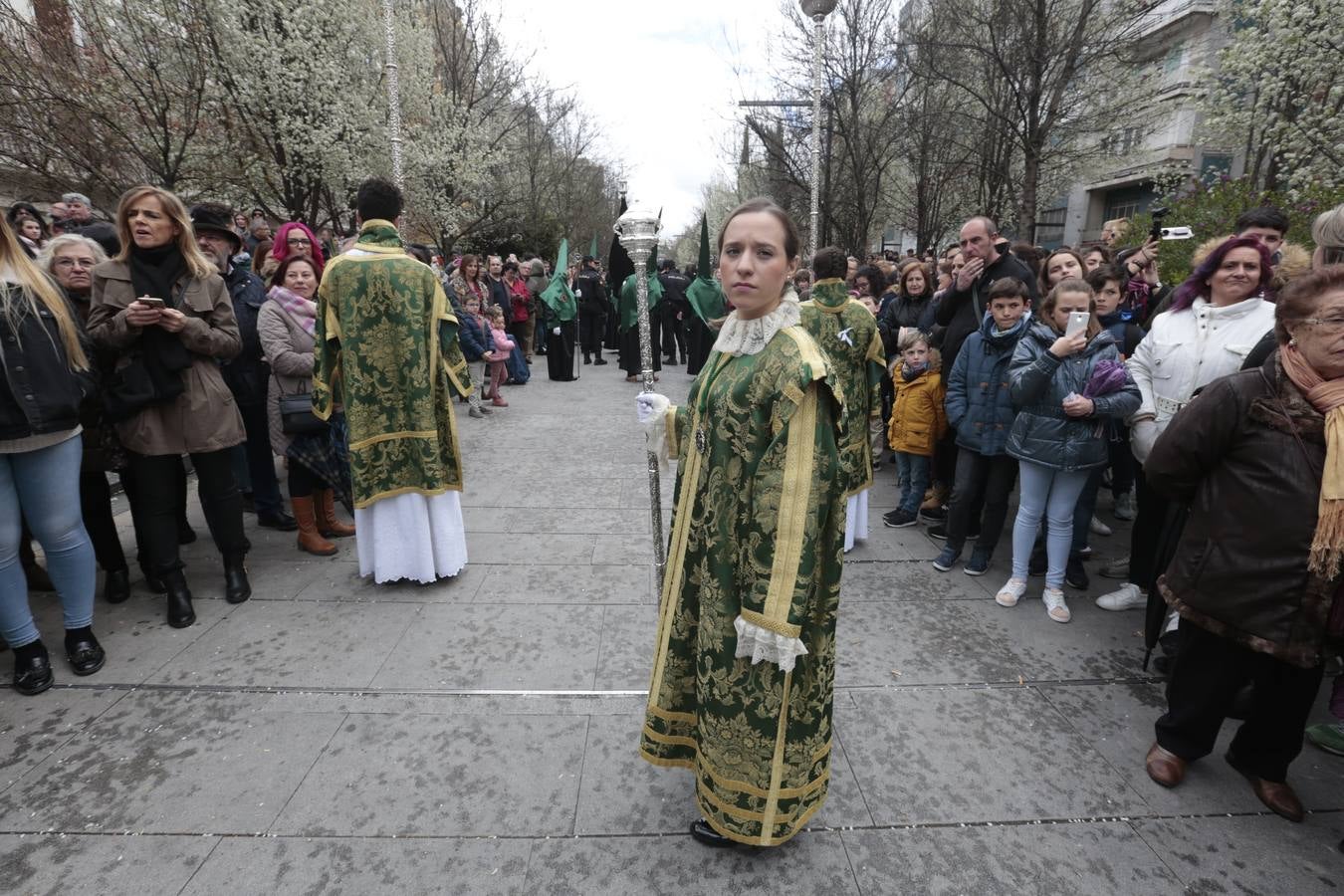 Este Viernes Santo ha vuelto la Legión a Granada. El Cristo de la Buena Muerte ha salido a las calles escoltado por una Escuadra de Gastadores de La Legión. En concreto, las unidades que se han desplazado hasta Granada pertenecen a la Brigada Rey Alfonso XIII II de la Legión con sede en Viator (Almería)