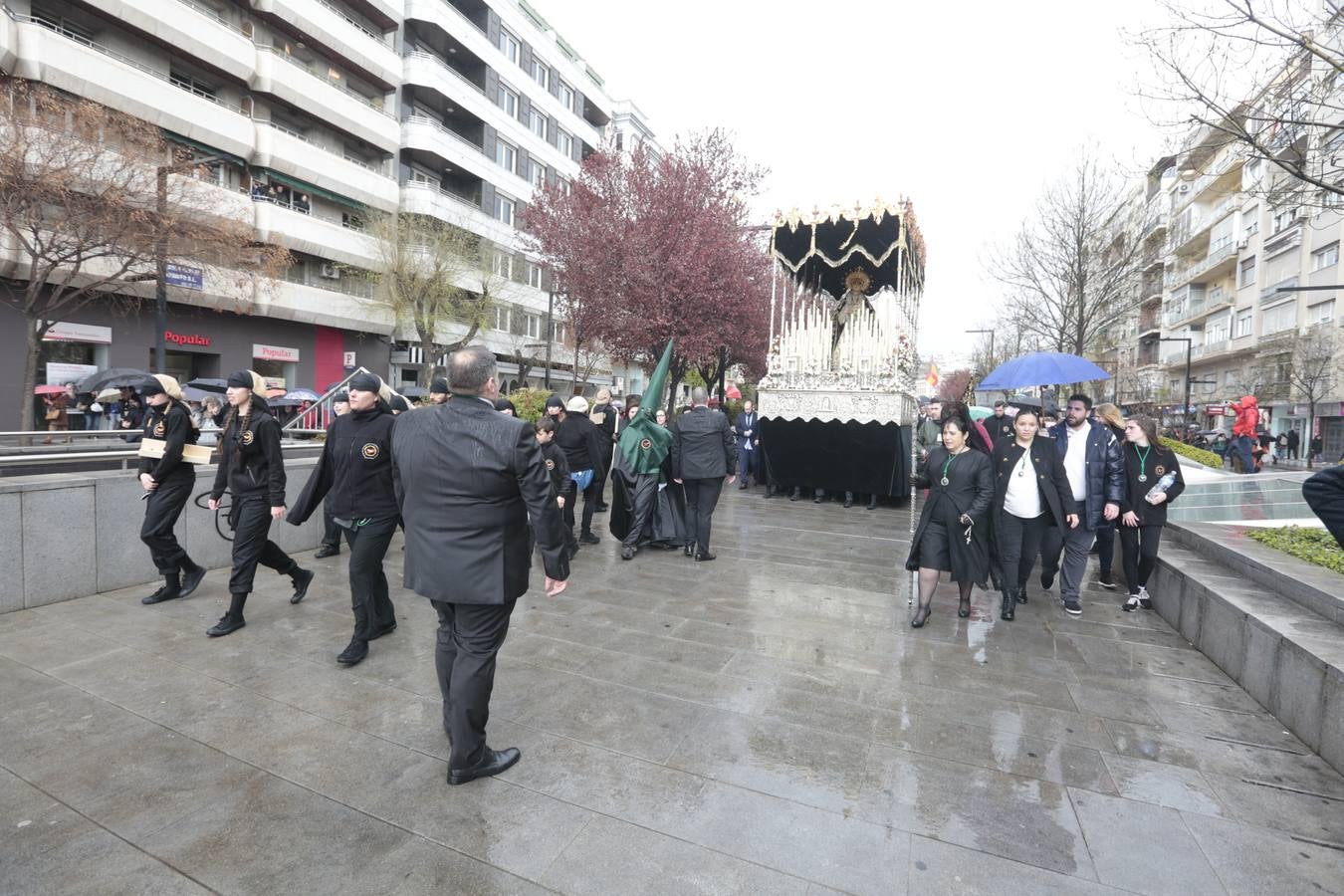 La lluvia obliga a la cofradía a volver a su templo