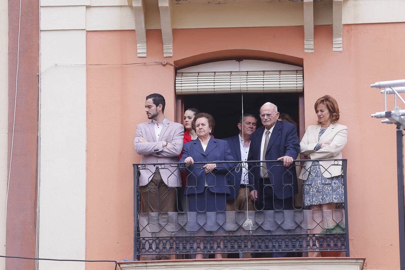 La Semana Santa sexitana sorprende a todo aquel que pasea por la calles del municipio desde el Domingo de Ramos hasta el Domingo de Resurrección. Sin embargo, el Viernes Santo constituye el elemento diferenciador, el día clave que distingue a Almuñécar del resto de ciudades y localidades que celebran su semana grande. ‘El Paso’, organizado por la Agrupación de Hermandades y Cofradías, sorprende año tras año a los que miran este acto con ojos de primerizos.