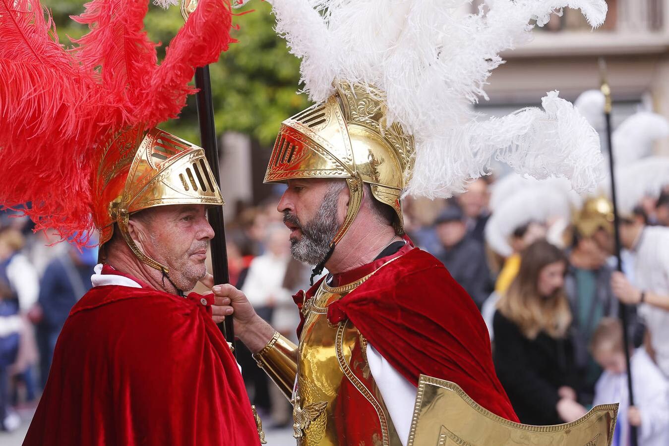 La Semana Santa sexitana sorprende a todo aquel que pasea por la calles del municipio desde el Domingo de Ramos hasta el Domingo de Resurrección. Sin embargo, el Viernes Santo constituye el elemento diferenciador, el día clave que distingue a Almuñécar del resto de ciudades y localidades que celebran su semana grande. ‘El Paso’, organizado por la Agrupación de Hermandades y Cofradías, sorprende año tras año a los que miran este acto con ojos de primerizos.