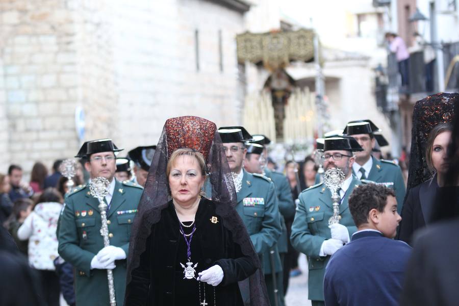 La Hermandad de la Vera-Cruz realizó una espléndida estación de penitencia en el Jueves Santo jienense | María Santísima de los Dolores lució en su parte frontal un homenaje al niño Gabriel Cruz, hallado muerto en Almería hace unas semanas