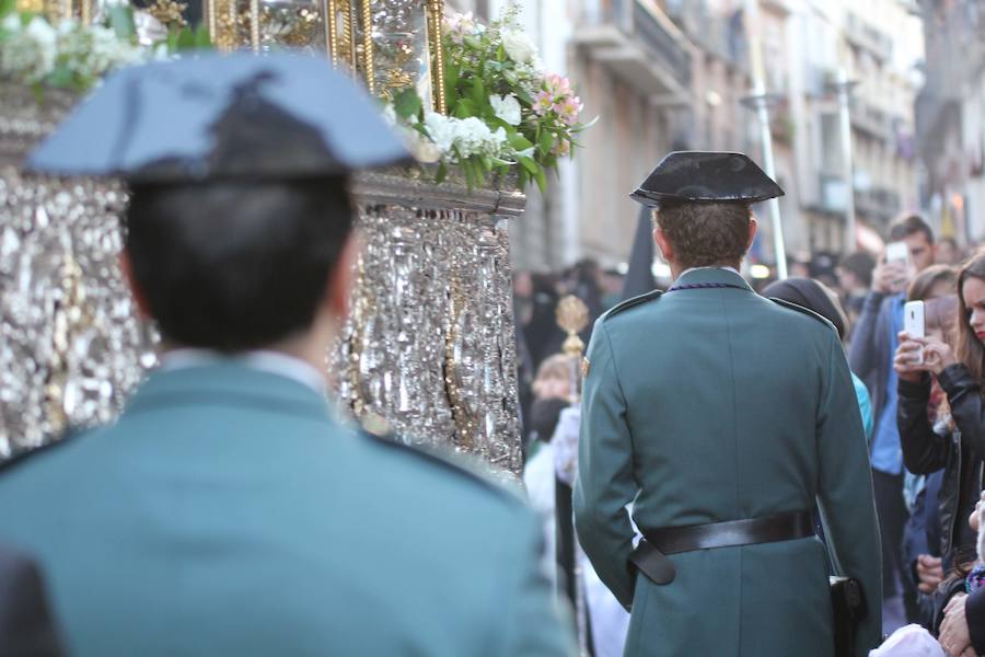La Hermandad de la Vera-Cruz realizó una espléndida estación de penitencia en el Jueves Santo jienense | María Santísima de los Dolores lució en su parte frontal un homenaje al niño Gabriel Cruz, hallado muerto en Almería hace unas semanas