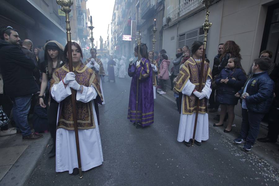 La Hermandad de la Vera-Cruz realizó una espléndida estación de penitencia en el Jueves Santo jienense | María Santísima de los Dolores lució en su parte frontal un homenaje al niño Gabriel Cruz, hallado muerto en Almería hace unas semanas