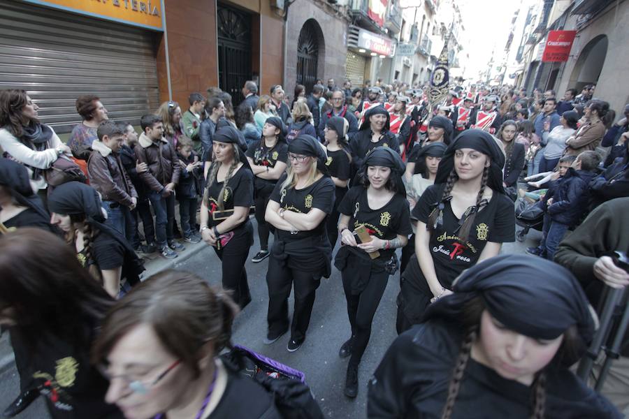 La Hermandad de la Vera-Cruz realizó una espléndida estación de penitencia en el Jueves Santo jienense | María Santísima de los Dolores lució en su parte frontal un homenaje al niño Gabriel Cruz, hallado muerto en Almería hace unas semanas