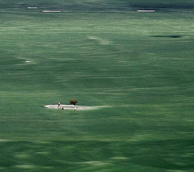 La asombrosa escena de la vida en el mar Muerto