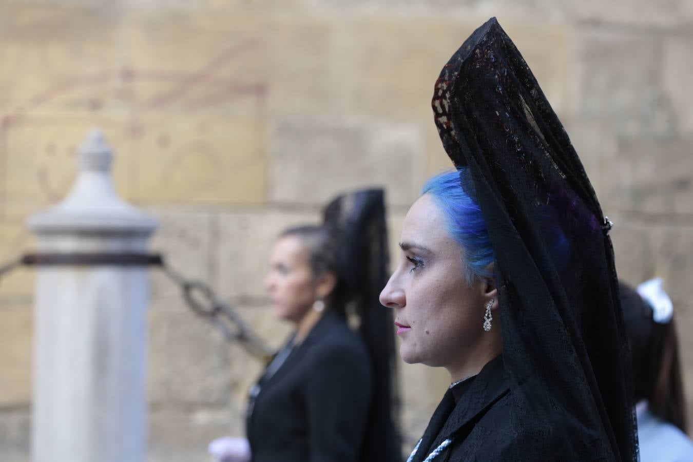 La cofradía del Resucitado de Regina Mundi pone hoy en la calle el gran estreno de esta Semana Santa. Se trata de las nuevas imágenes secundarias del paso: la Magdalena, San Juan y San Pedro. Las mismas ha sido realizadas por Israel Cornejo y vestidas por Benjamín Rodríguez. Hoy, por vez primera, salen a la calle.