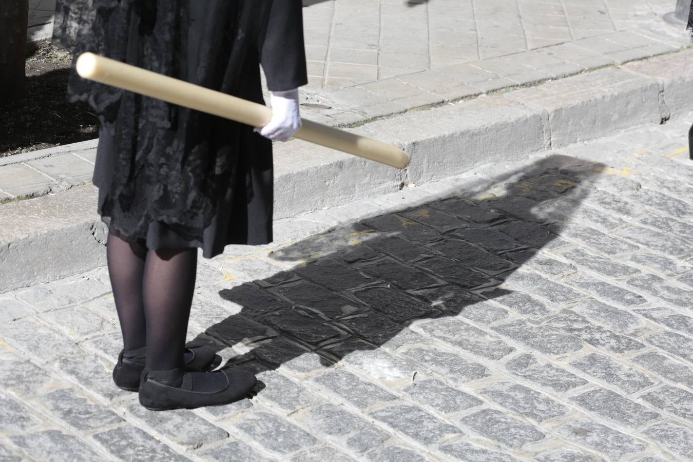 La cofradía del Resucitado de Regina Mundi pone hoy en la calle el gran estreno de esta Semana Santa. Se trata de las nuevas imágenes secundarias del paso: la Magdalena, San Juan y San Pedro. Las mismas ha sido realizadas por Israel Cornejo y vestidas por Benjamín Rodríguez. Hoy, por vez primera, salen a la calle.