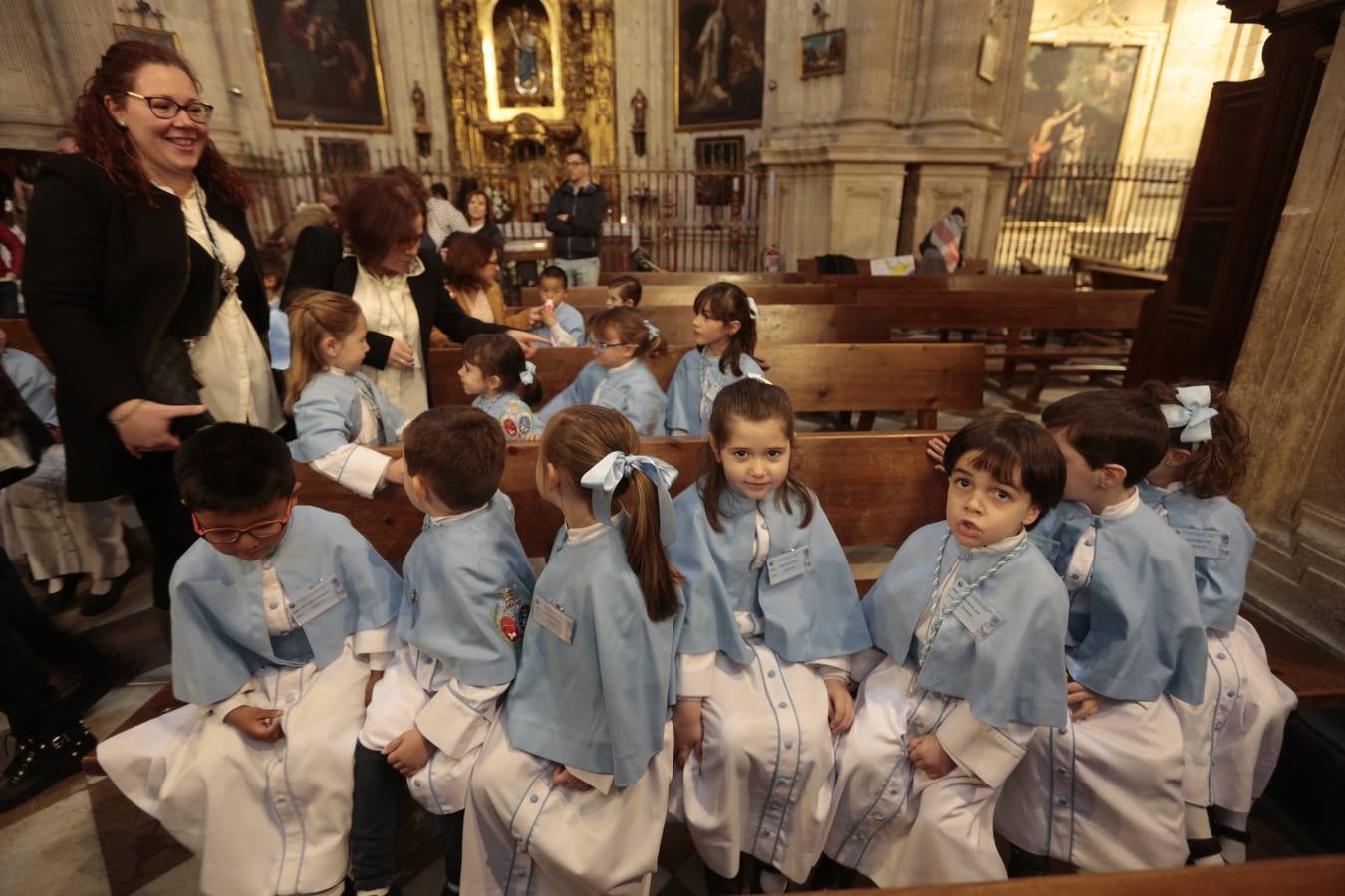 La cofradía del Resucitado de Regina Mundi pone hoy en la calle el gran estreno de esta Semana Santa. Se trata de las nuevas imágenes secundarias del paso: la Magdalena, San Juan y San Pedro. Las mismas ha sido realizadas por Israel Cornejo y vestidas por Benjamín Rodríguez. Hoy, por vez primera, salen a la calle.