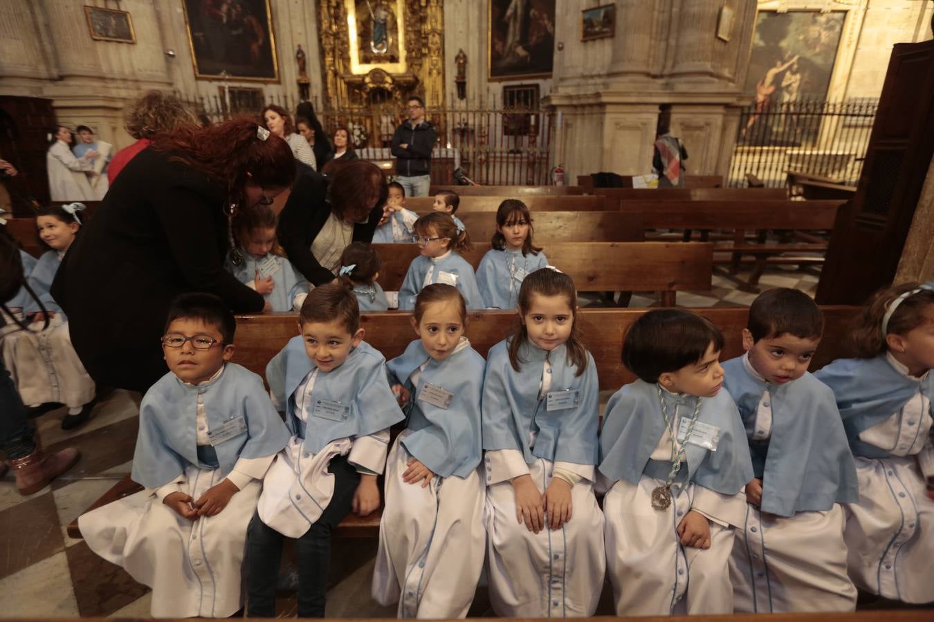 La cofradía del Resucitado de Regina Mundi pone hoy en la calle el gran estreno de esta Semana Santa. Se trata de las nuevas imágenes secundarias del paso: la Magdalena, San Juan y San Pedro. Las mismas ha sido realizadas por Israel Cornejo y vestidas por Benjamín Rodríguez. Hoy, por vez primera, salen a la calle.