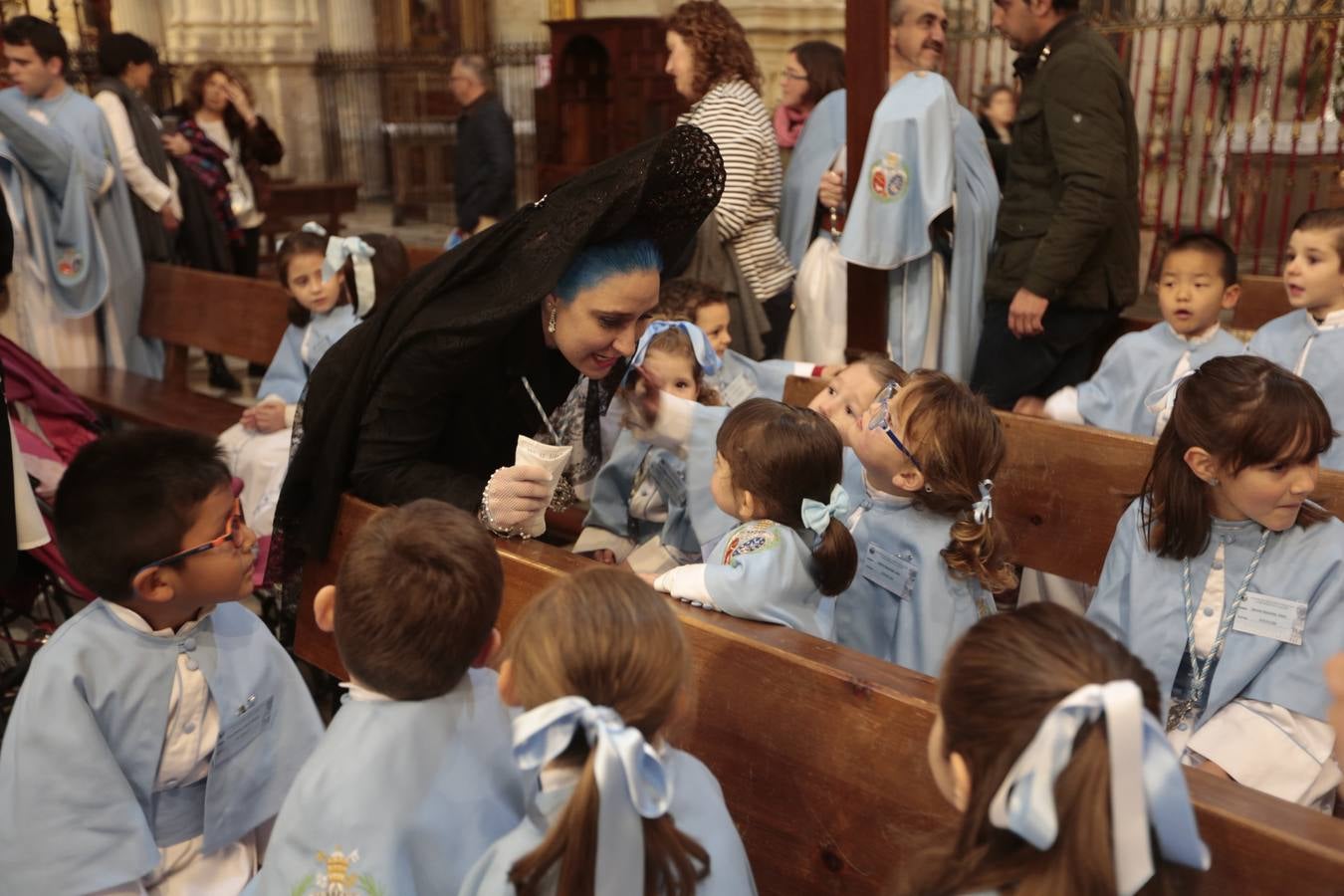 La cofradía del Resucitado de Regina Mundi pone hoy en la calle el gran estreno de esta Semana Santa. Se trata de las nuevas imágenes secundarias del paso: la Magdalena, San Juan y San Pedro. Las mismas ha sido realizadas por Israel Cornejo y vestidas por Benjamín Rodríguez. Hoy, por vez primera, salen a la calle.